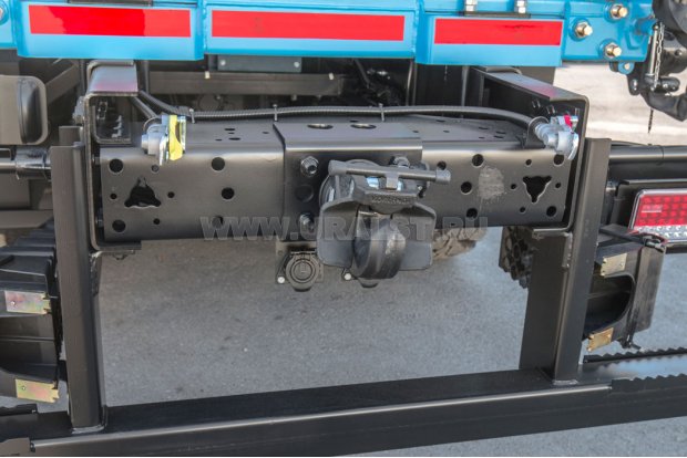 Заднее сцепное устройство