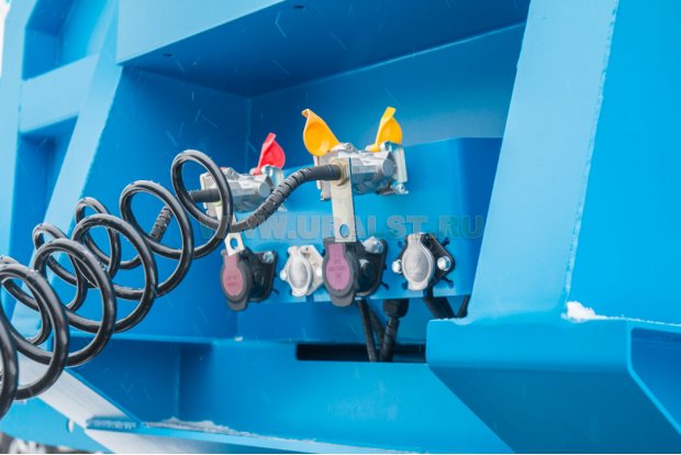 Разъемы для соединения электросистемы и пневмосистемы полуприцепа и тягача