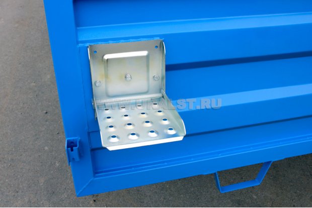 Ступенька для подъема на бортовую платформу