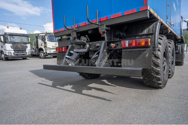 Заднее защитное устройство