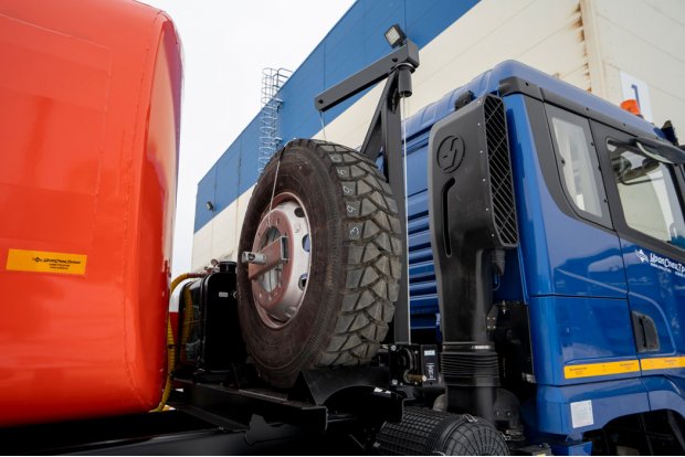 Держатель запасного колеса