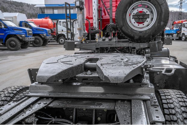 Седельно - сцепное устройство