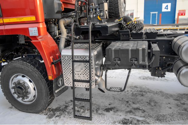 Лестница с площадкой обслуживания