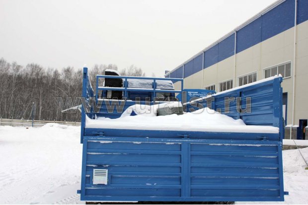 Бортовой автомобиль