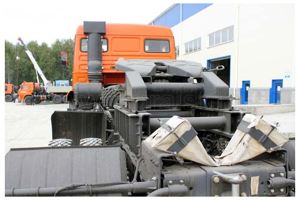 Тягач Камаз 65225