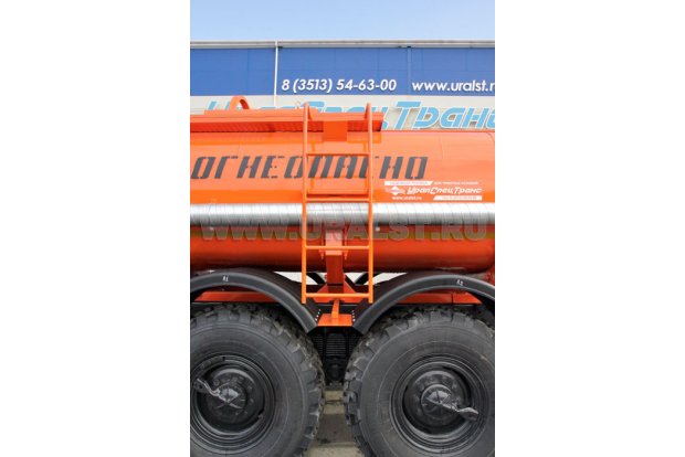 Лестница на площадку обслуживания цистерны