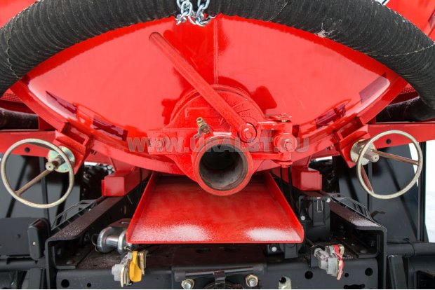 Заборный/сливной узел емкости