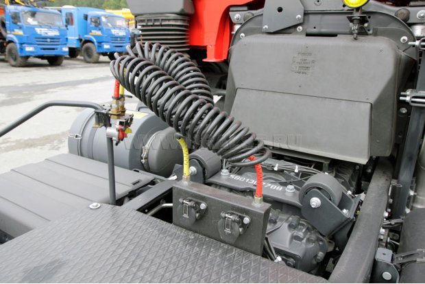 Разъемы пневмосистемы и бортовой электросети