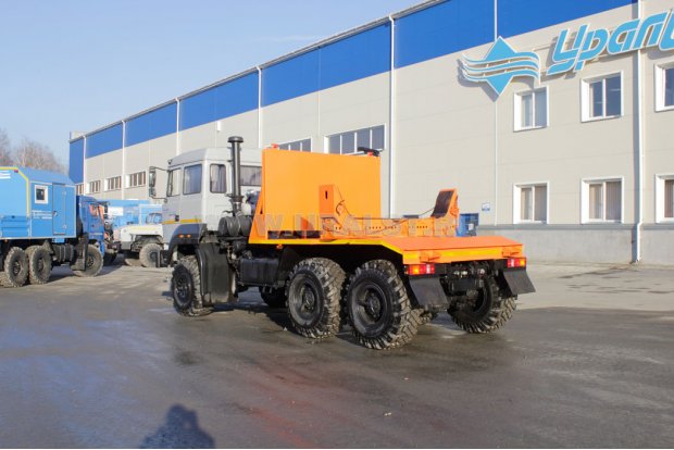 Трубоплетевозный тягача УСТ-5453 Урал 5557