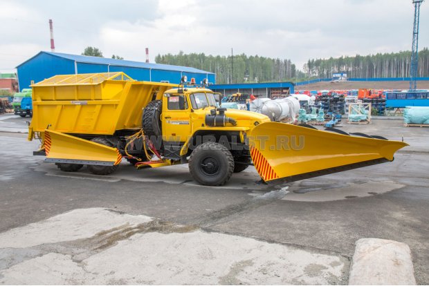 Автомобиль специализированный для содержания дорог Тройка 2000-15 Урал 55571-72