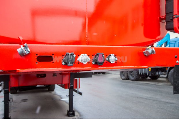 Разъемы для соединения электросистемы и пневмосистемы полуприцепа и тягача