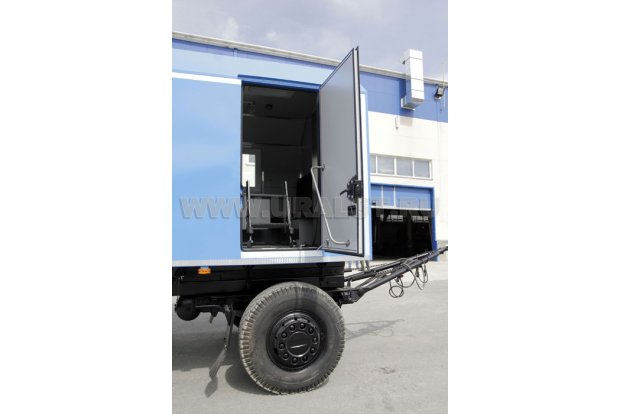 Двухсекционная раскладная лестница в транспортном положении