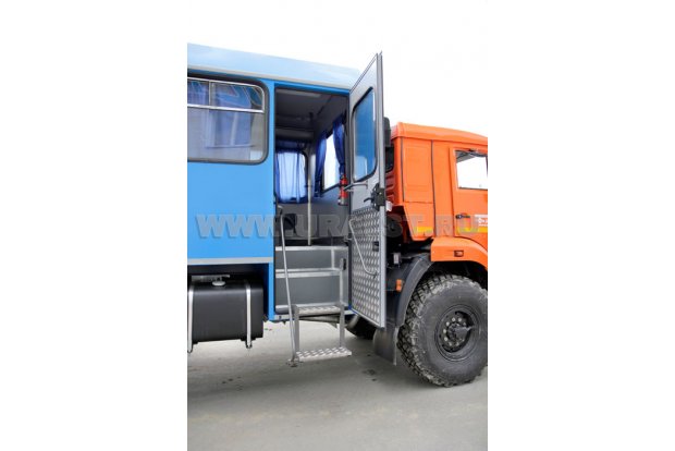 Входная группа вахтового автобуса Камаз