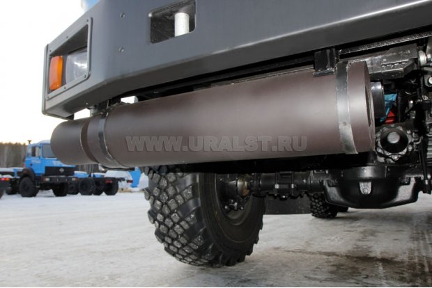 Система выпуска отработанных газов под передним бампером