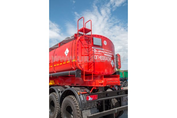 Лестница на площадку обслуживания цистерны