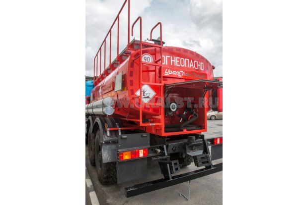 Лестница на площадку обслуживания