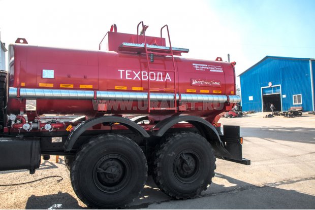 Лестница на площадку обслуживания