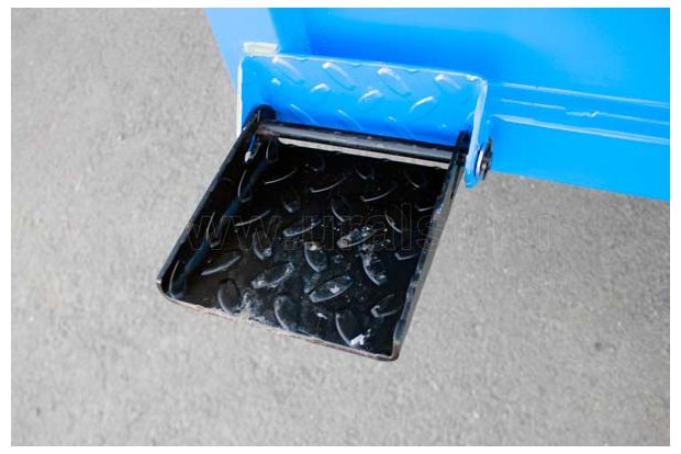 Раскладная ступенька бортовой платформы ГПА