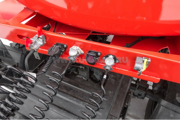 Разъемы для соединения электросистемы и пневмосистемы полуприцепа и тягача