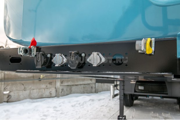 Разъемы для соединения электросистемы и пневмосистемы полуприцепа и тягача