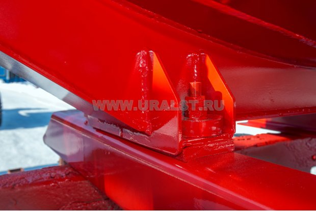 Крепление болтовое рамы задней