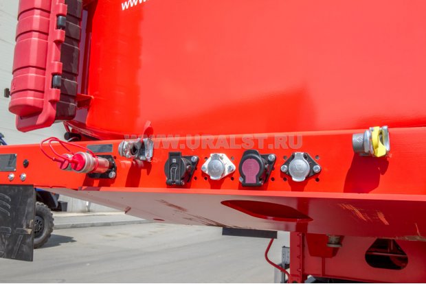 Разъемы для соединения электросистемы и пневмосистемы полуприцепа и тягача