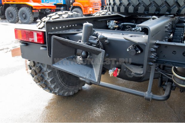 Заднее тягово-сцепное устройство, выводы на прицеп