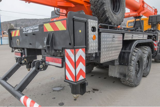 Задние опоры крана