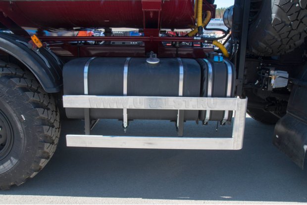 Топливный бак, боковая защита