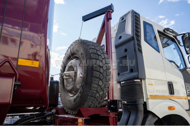 Держатель запасного колеса