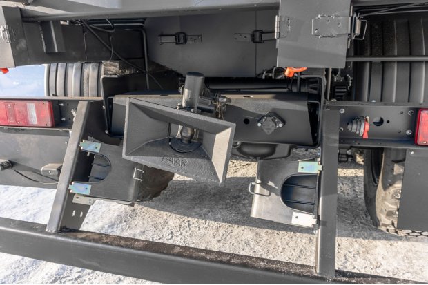 Заднее сцепное устройство