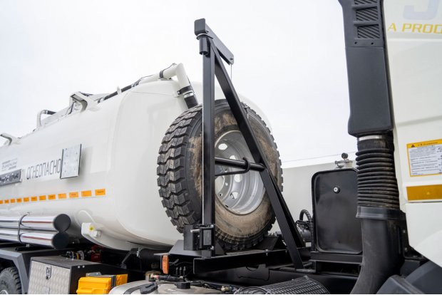 Держатель запасного колеса