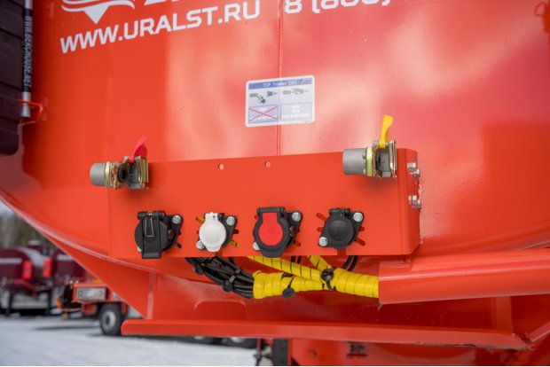 Разъемы для соединения электросистемы и пневмосистемы полуприцепа и тягача