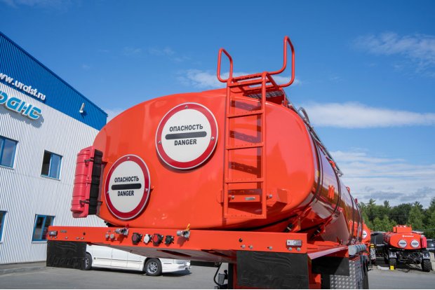 Лестница для подъема на площадку обслуживания цистерны