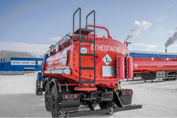 Лестница для подъема на площадку обслуживания цистерны