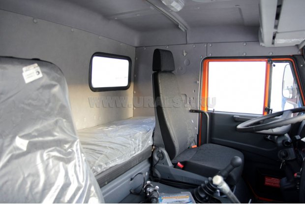 Спальное место в кабине водителя