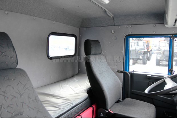 Спальное место в кабине водителя