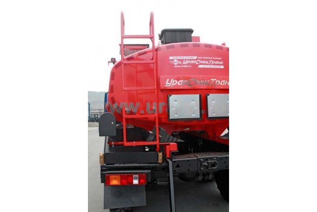 Лестница на площадку обслуживания цистерныы