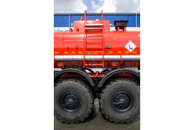 Лестница на площадку обслуживания цистерны