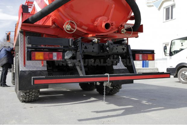 Противоподкатный брус автоцистерны Камаз