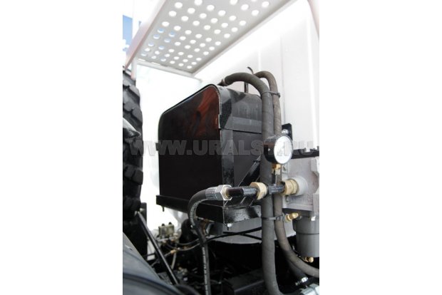 Бак гидросистемы привода насоса