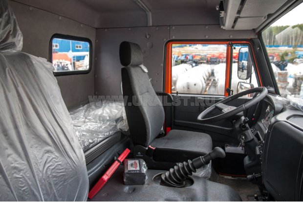 Спальное место в кабине водителя