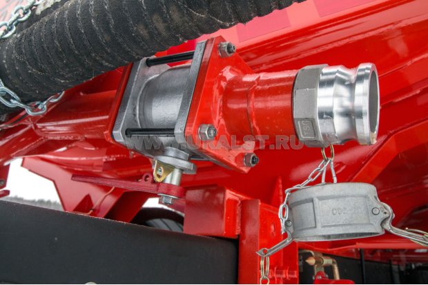 Патрубки для слива жидкости из цистерны самотеком