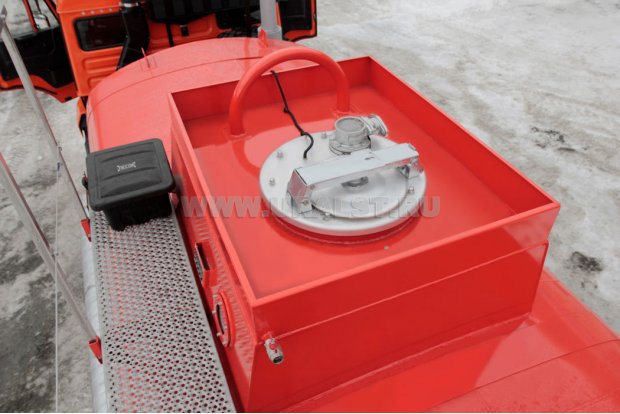 Заливная горловина цистерны