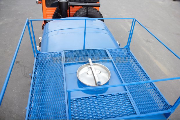 Площадка обслуживания цистерны. Заливная горловина