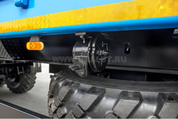 Механическая лебедка подъема и фиксации запасного колеса