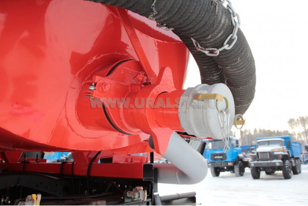 Заборный/сливной узел емкости