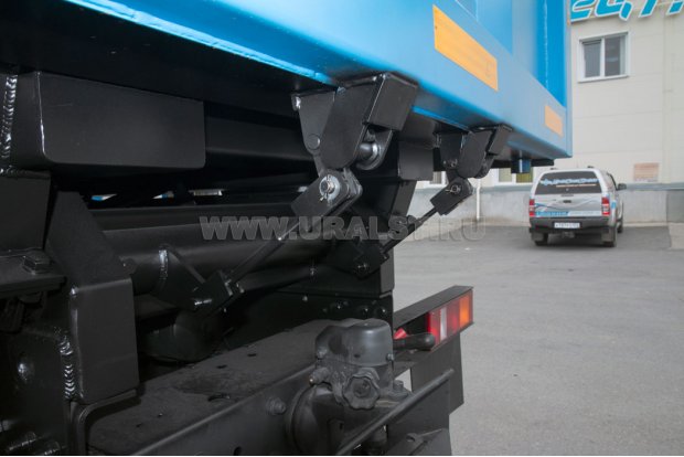 Запор заднего борта