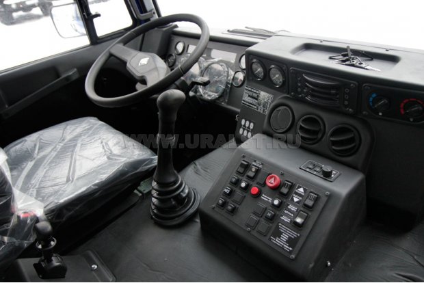 Приборная панель автомобиля Урал 43206-4151-79