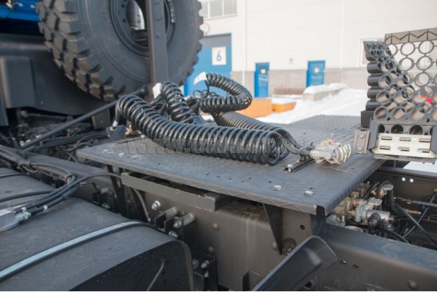 Разъемы пневмо-электро системы тягача